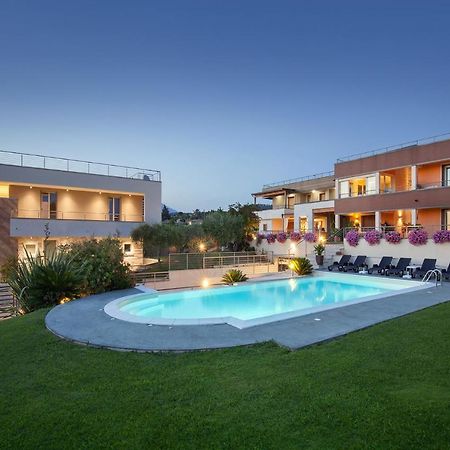 Villa Aurora-Holiday Home Apt3 Bardolino Buitenkant foto