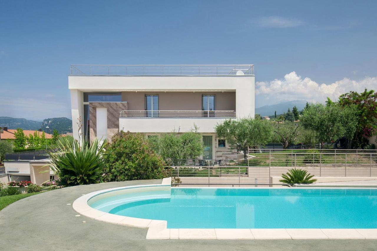 Villa Aurora-Holiday Home Apt3 Bardolino Buitenkant foto