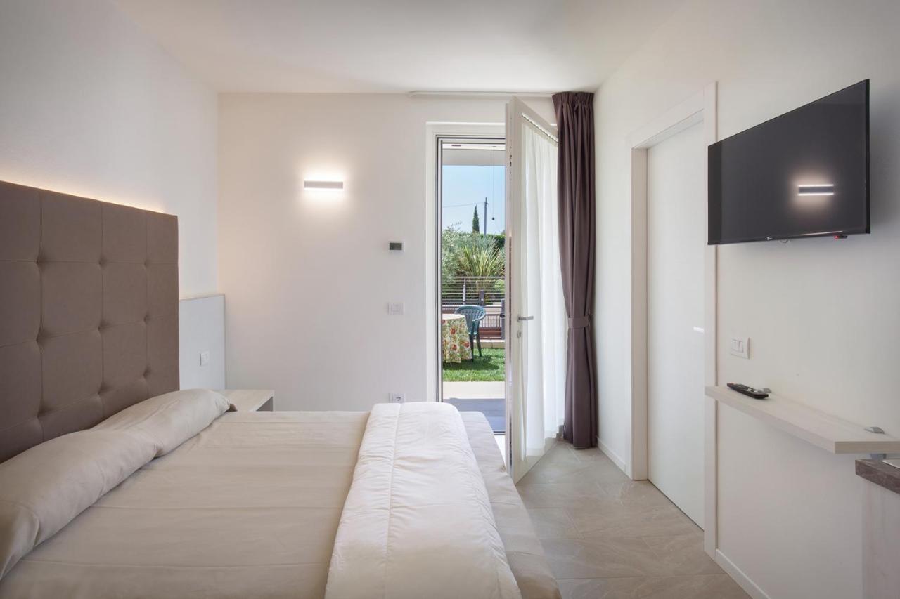 Villa Aurora-Holiday Home Apt3 Bardolino Buitenkant foto