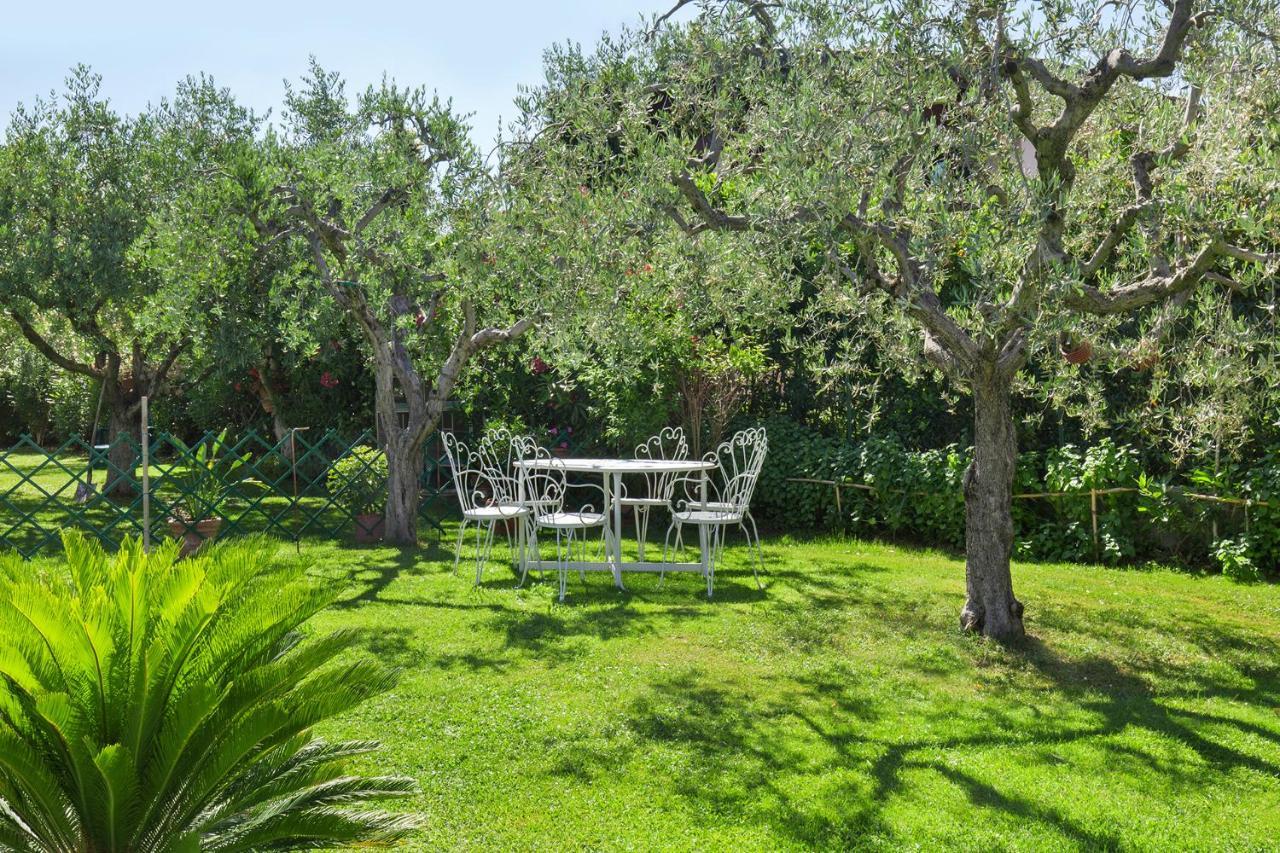 Villa Aurora-Holiday Home Apt3 Bardolino Buitenkant foto