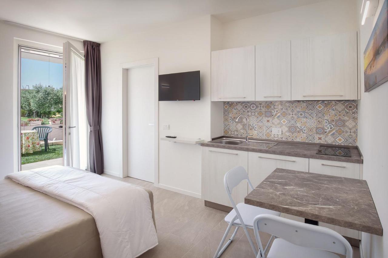 Villa Aurora-Holiday Home Apt3 Bardolino Buitenkant foto