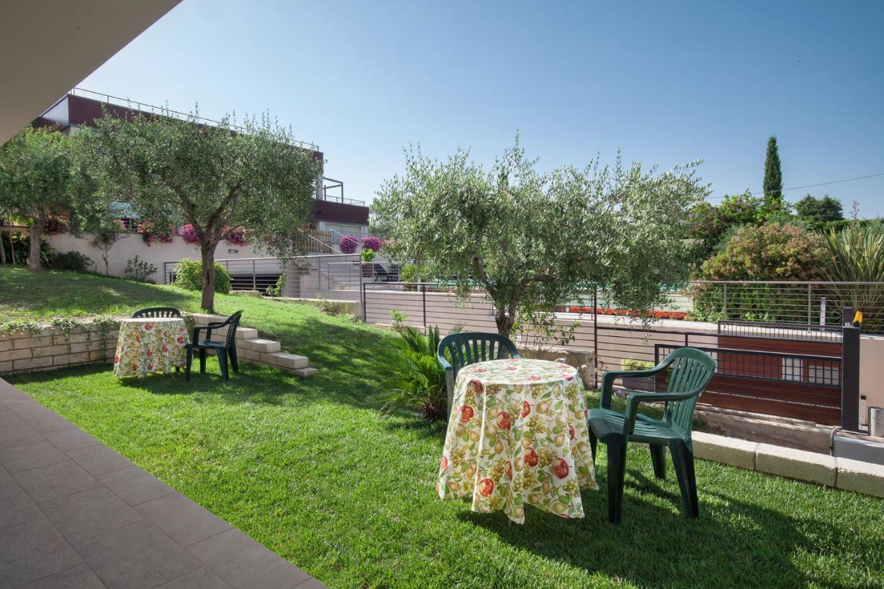 Villa Aurora-Holiday Home Apt3 Bardolino Buitenkant foto