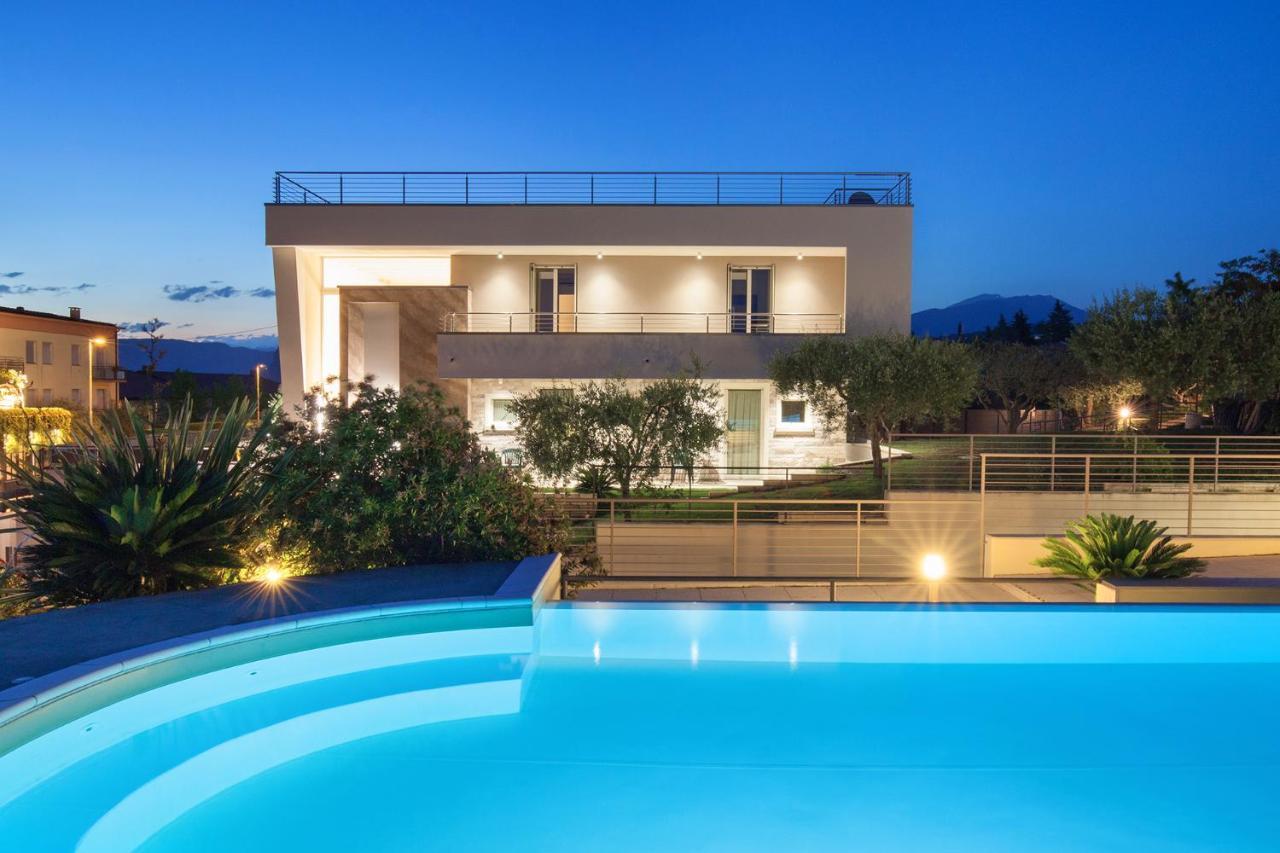 Villa Aurora-Holiday Home Apt3 Bardolino Buitenkant foto